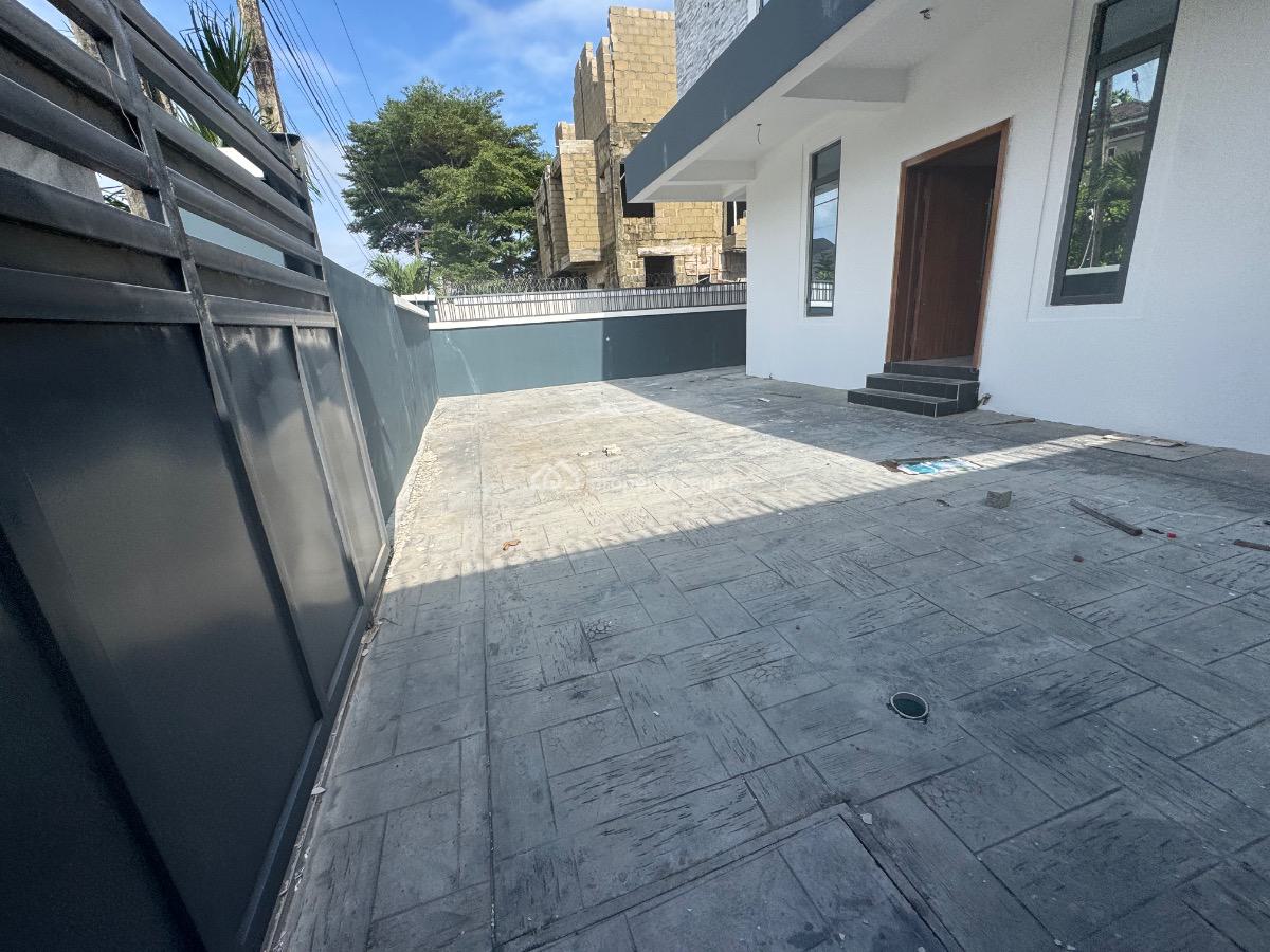 a Well Built 5 Bedroom Fully Detached Duplex with a Room Bq, U3 Estate, 2nd Roundabout Lekki Right, Lekki Phase 1, Lekki, Lagos, Detached Duplex for Sale