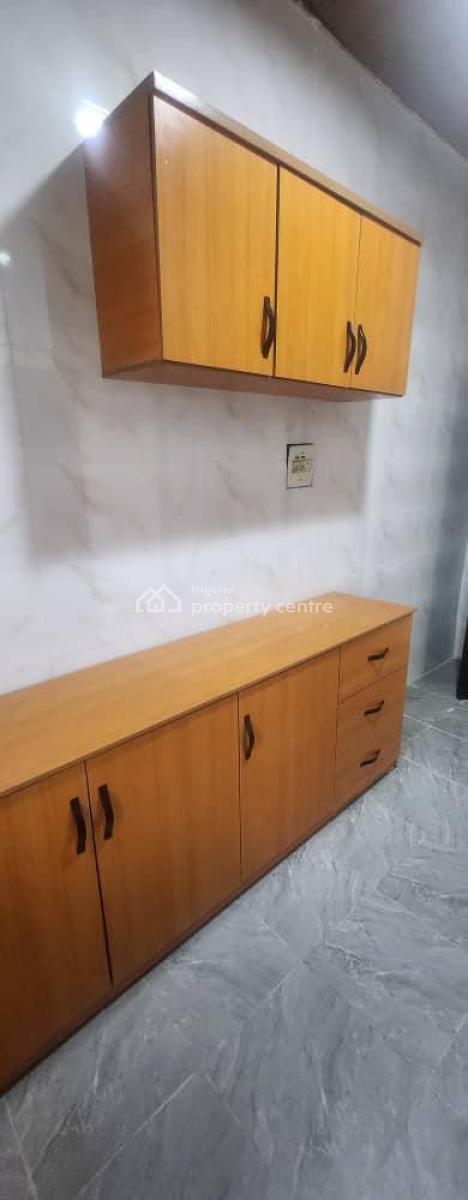3 Bedrooms Apartment, All Ensuite, 12 Ajoke Street, Off Nnobi Street, Off Kilo Bus-stop, Surulere, Lagos, Flat / Apartment for Rent
