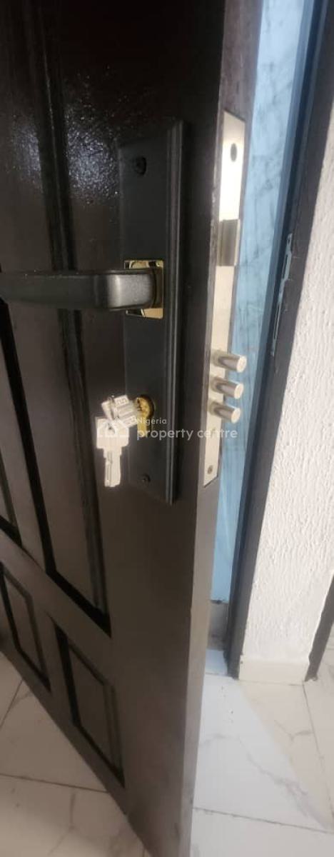 3 Bedrooms Apartment, All Ensuite, 12 Ajoke Street, Off Nnobi Street, Off Kilo Bus-stop, Surulere, Lagos, Flat / Apartment for Rent