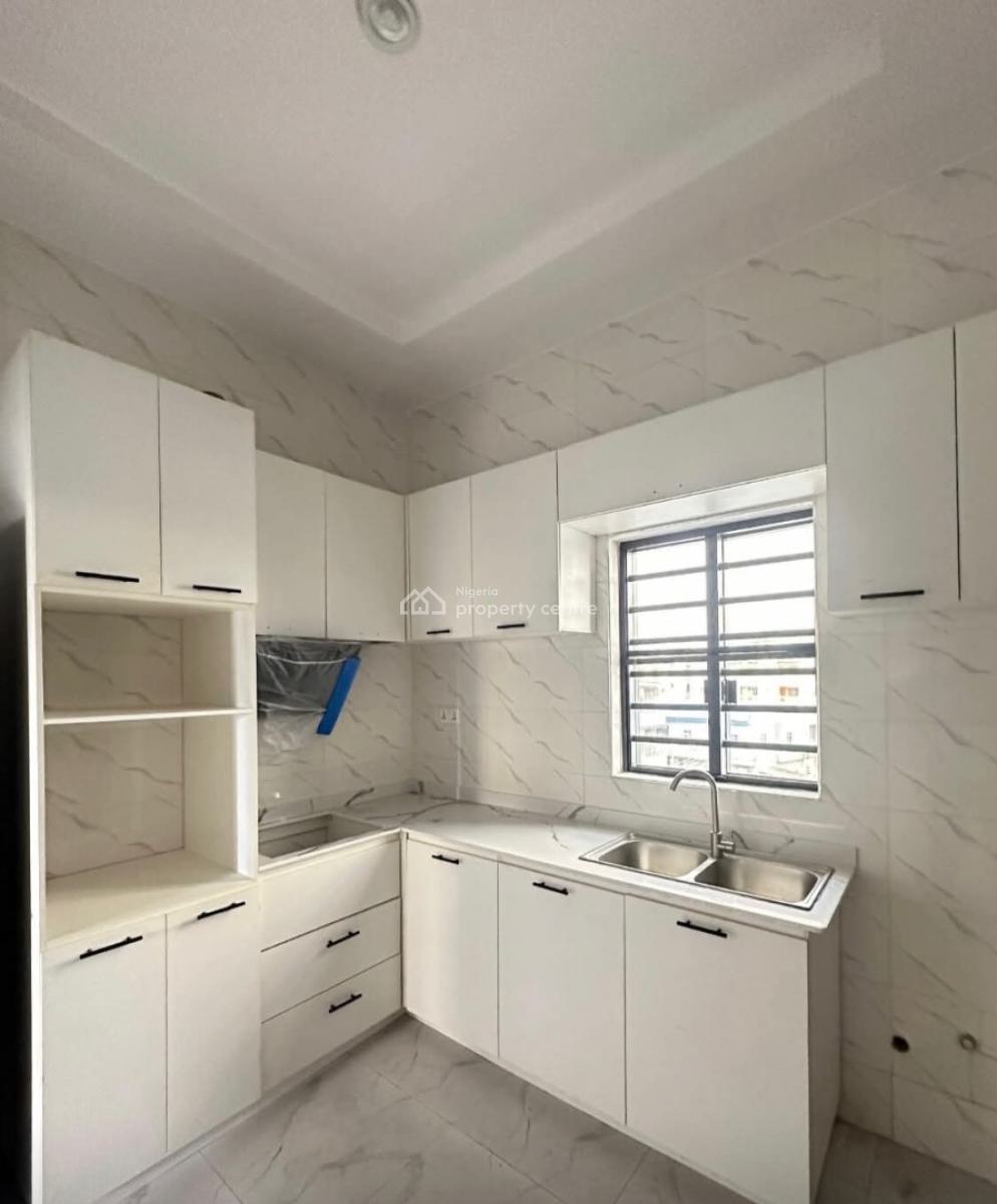 Lovely & Decent 3-bedroom Apartment, Surulere, Lagos, Flat / Apartment for Sale