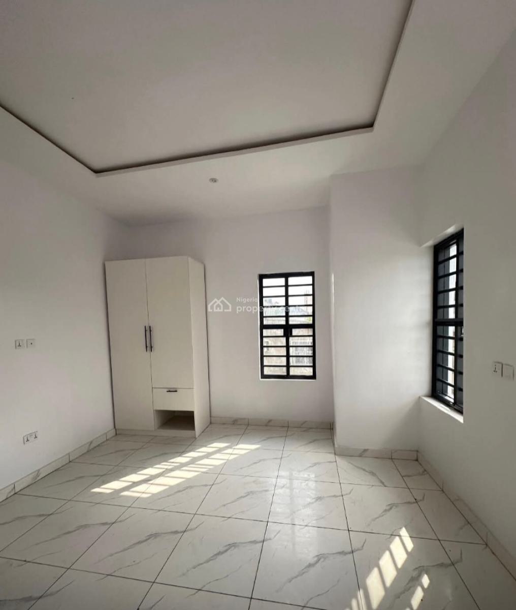 Lovely & Decent 3-bedroom Apartment, Surulere, Lagos, Flat / Apartment for Sale