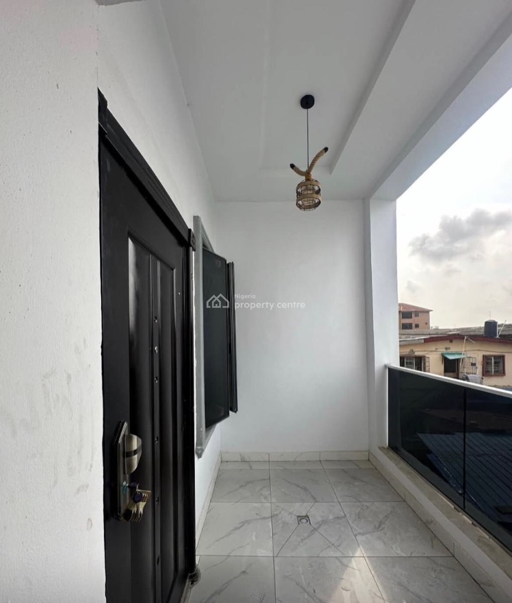 Lovely & Decent 3-bedroom Apartment, Surulere, Lagos, Flat / Apartment for Sale