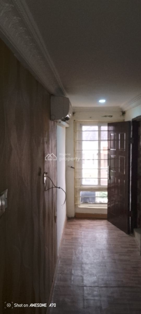 Sweet and Sizable Mini Flat! Comes with 2 Fitted Split Air-conditione, Ologolo, Lekki, Lagos, Flat / Apartment for Rent