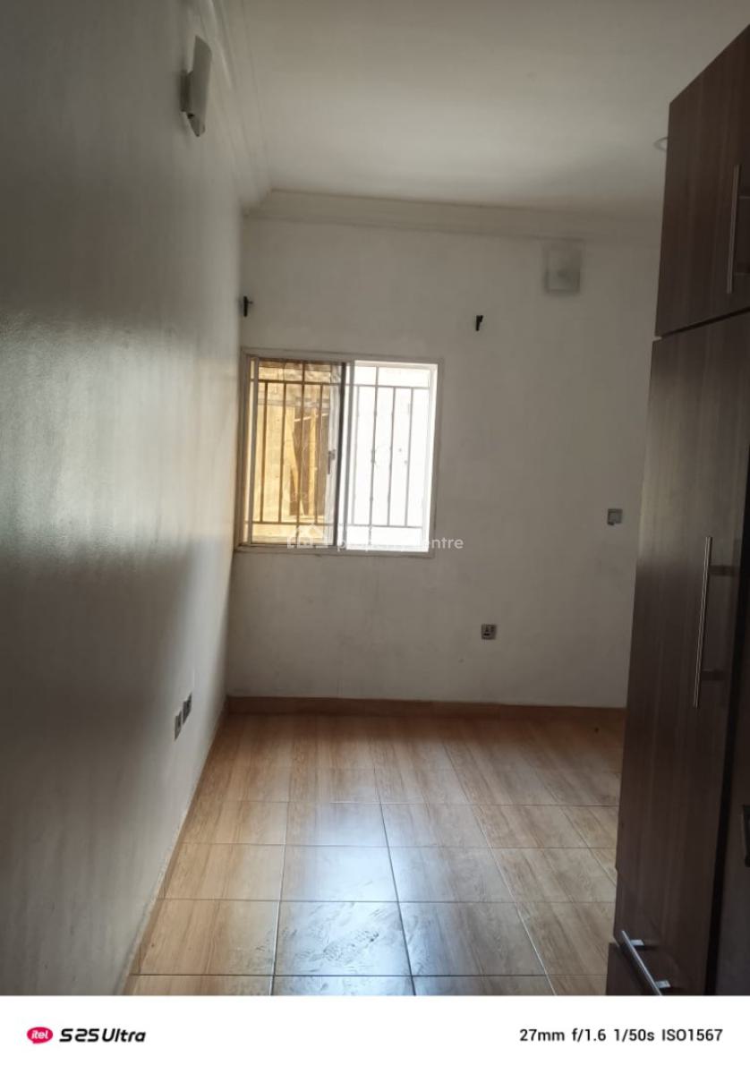 3 Bedroom Flat Upstairs, Lekki Scheme 2 Estate, Ajah, Lagos, Flat / Apartment for Rent