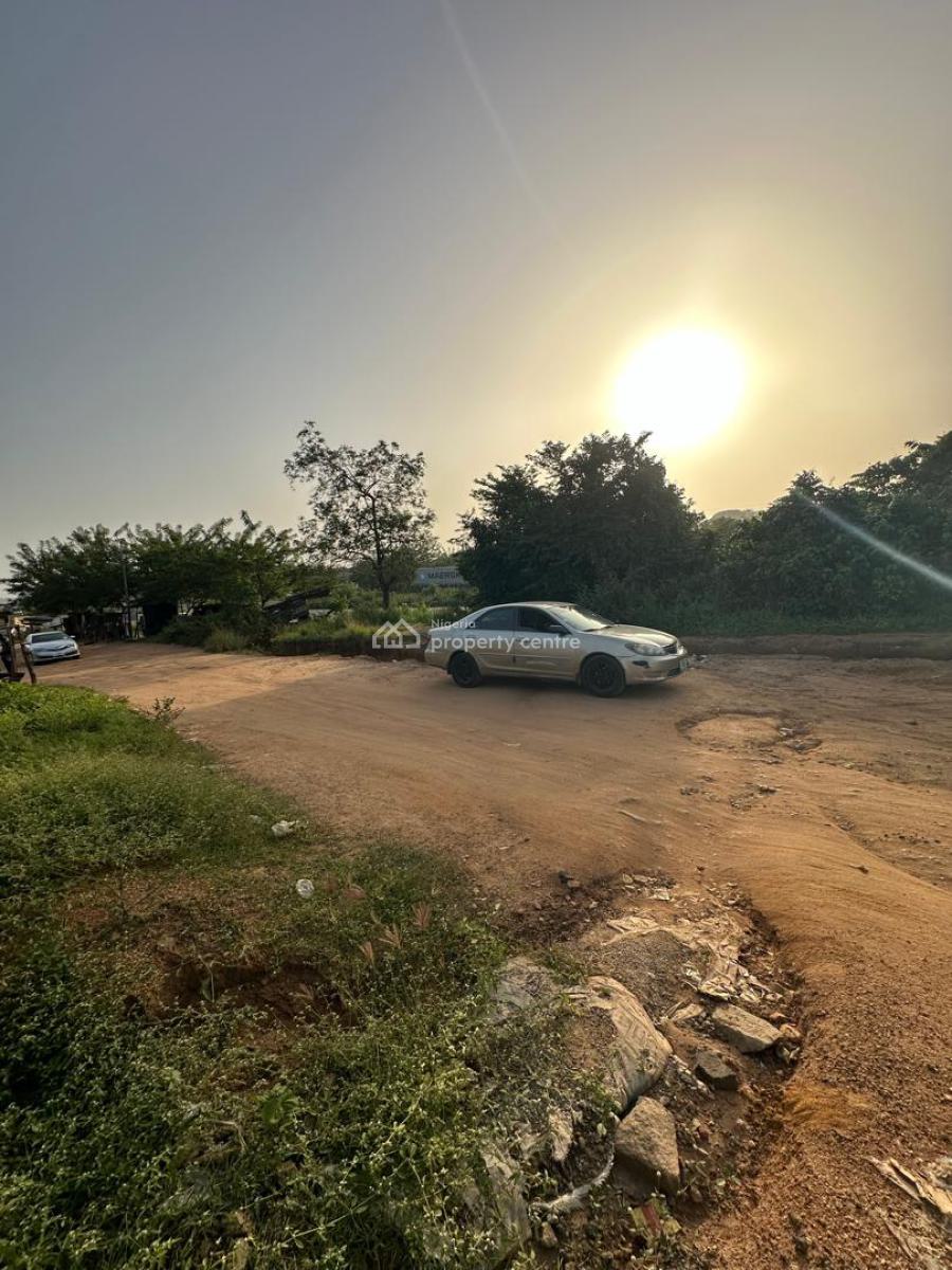 2 Acres Fenced & Gated Commercial Land, Tose Moniya Expressway, Ibadan, Oyo, Commercial Land for Sale