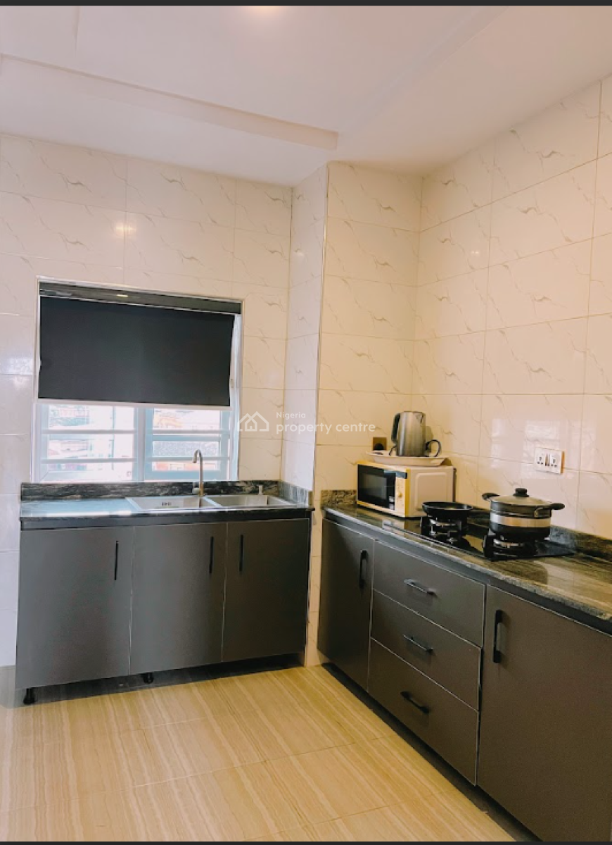 Nicely Furnished 2 Bedroom Apartment in Ilupeju, Ilupeju, Lagos, Flat / Apartment Short Let