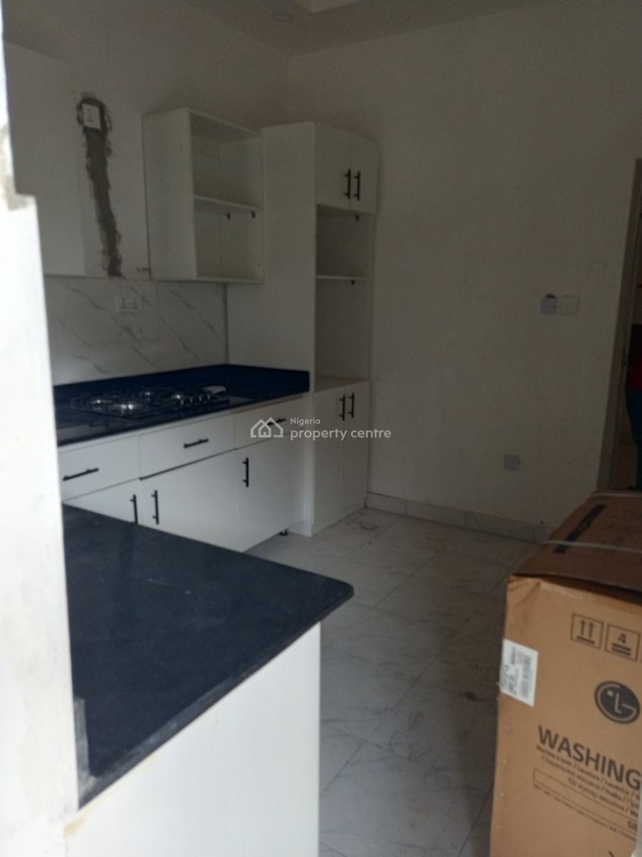 New Serviced with Bq First Upstairs, Ologolo, Lekki, Lagos, Flat / Apartment for Rent
