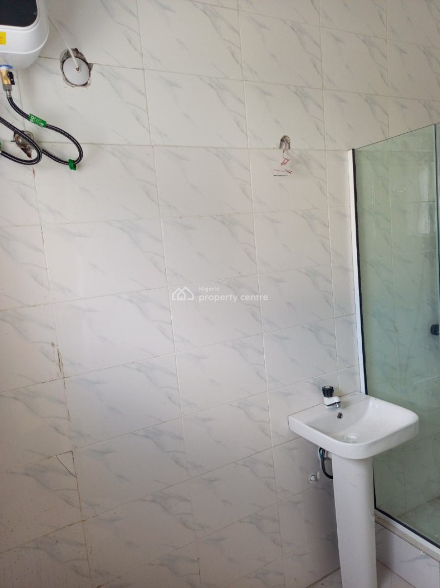 New Serviced with Bq First Upstairs, Ologolo, Lekki, Lagos, Flat / Apartment for Rent