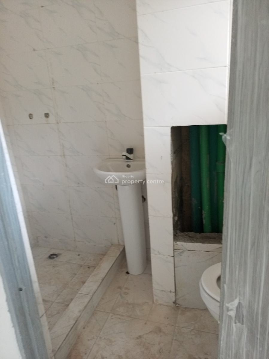 New Serviced with Bq First Upstairs, Ologolo, Lekki, Lagos, Flat / Apartment for Rent