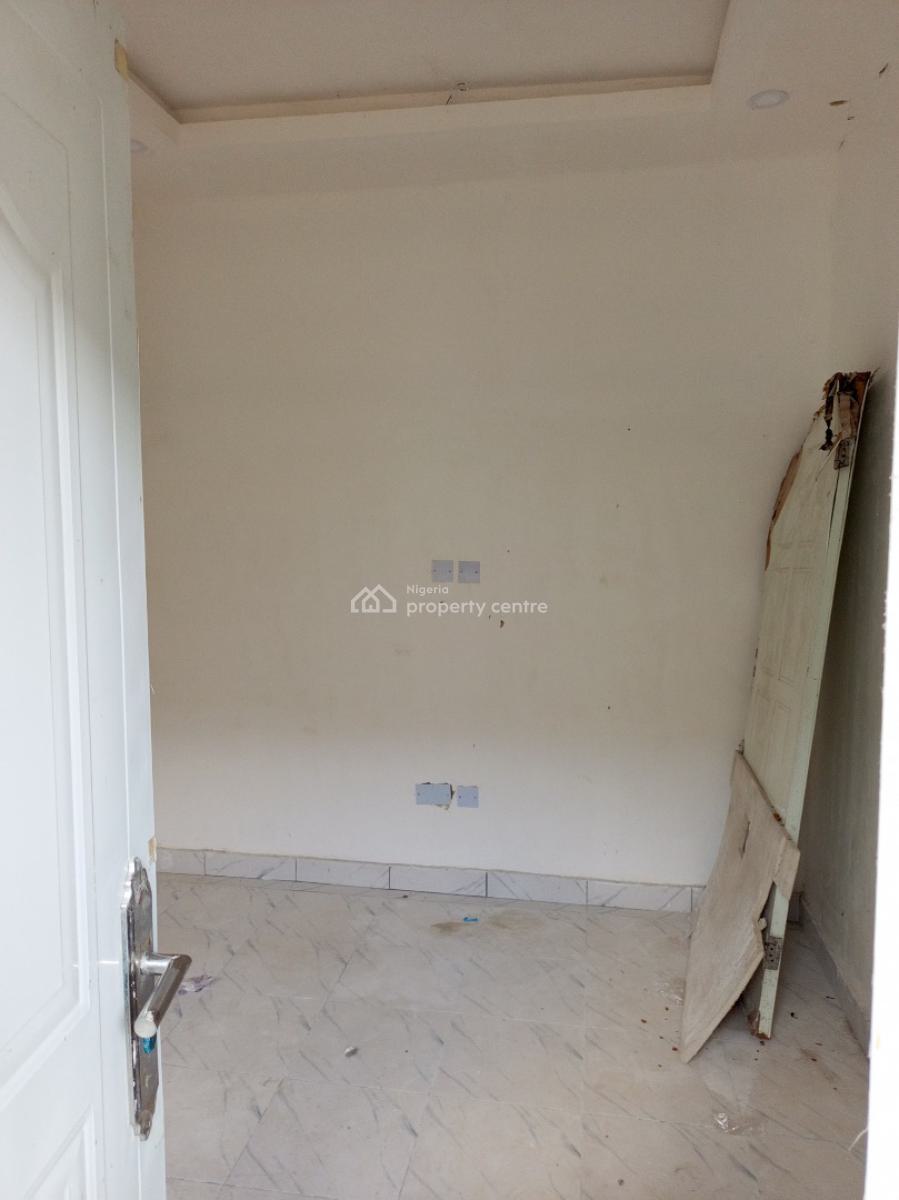 New Serviced with Bq First Upstairs, Ologolo, Lekki, Lagos, Flat / Apartment for Rent