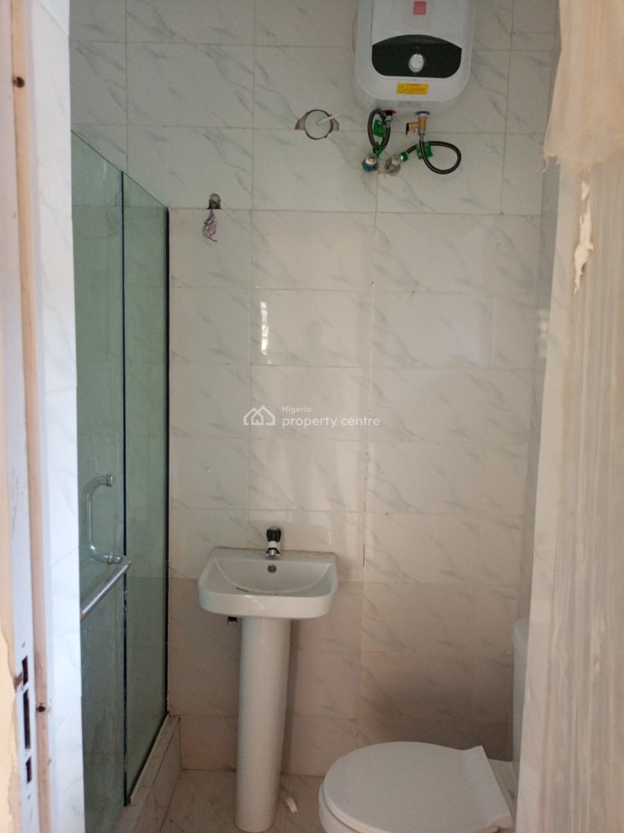 New Serviced with Bq First Upstairs, Ologolo, Lekki, Lagos, Flat / Apartment for Rent