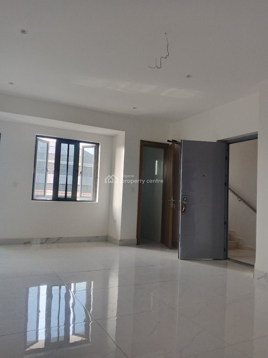 Semi Furnished Three Bedroom Apartment Available, Alagomeji, Yaba, Lagos, Flat / Apartment for Rent