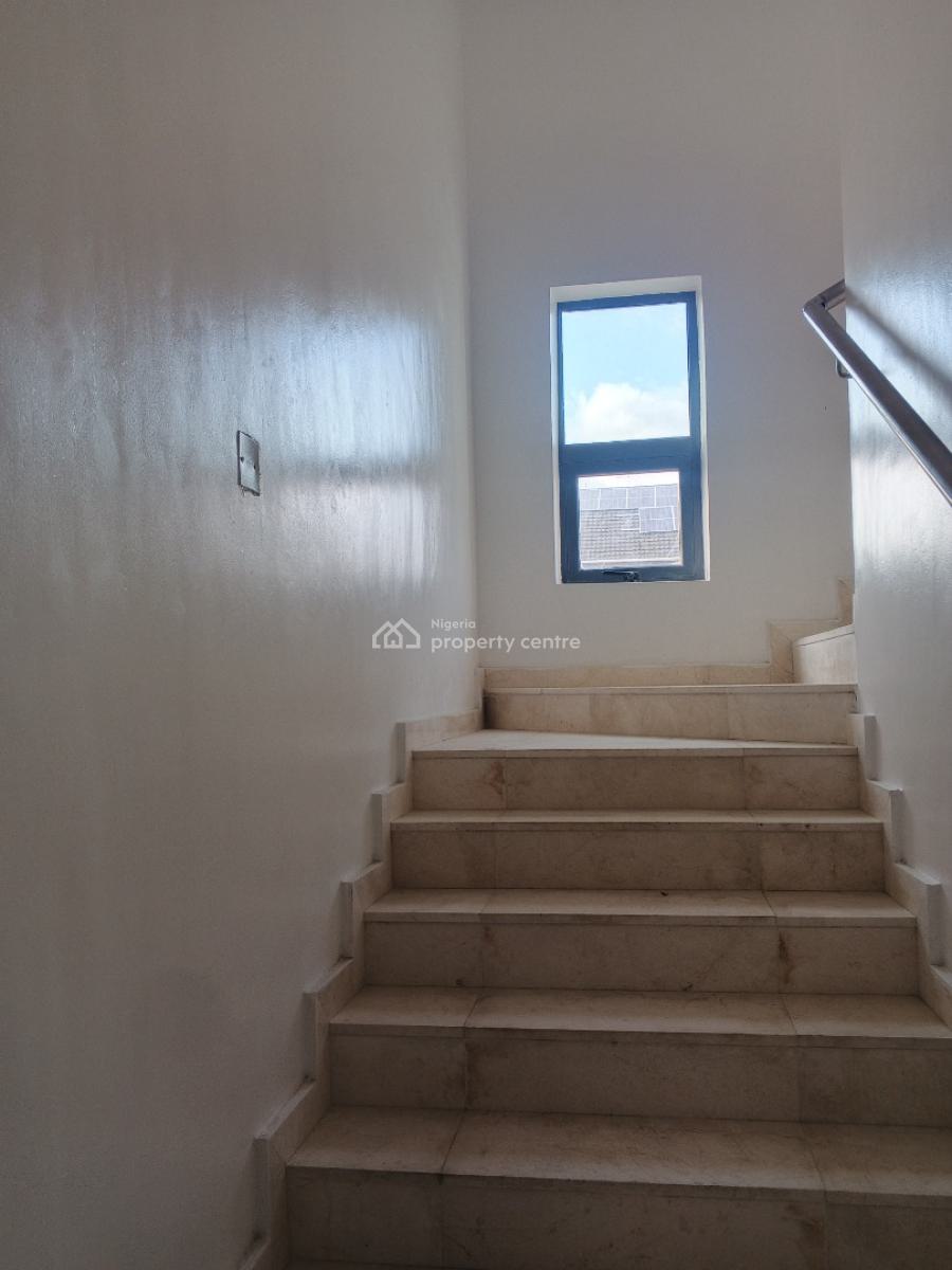 Semi Furnished Three Bedroom Apartment Available, Alagomeji, Yaba, Lagos, Flat / Apartment for Rent
