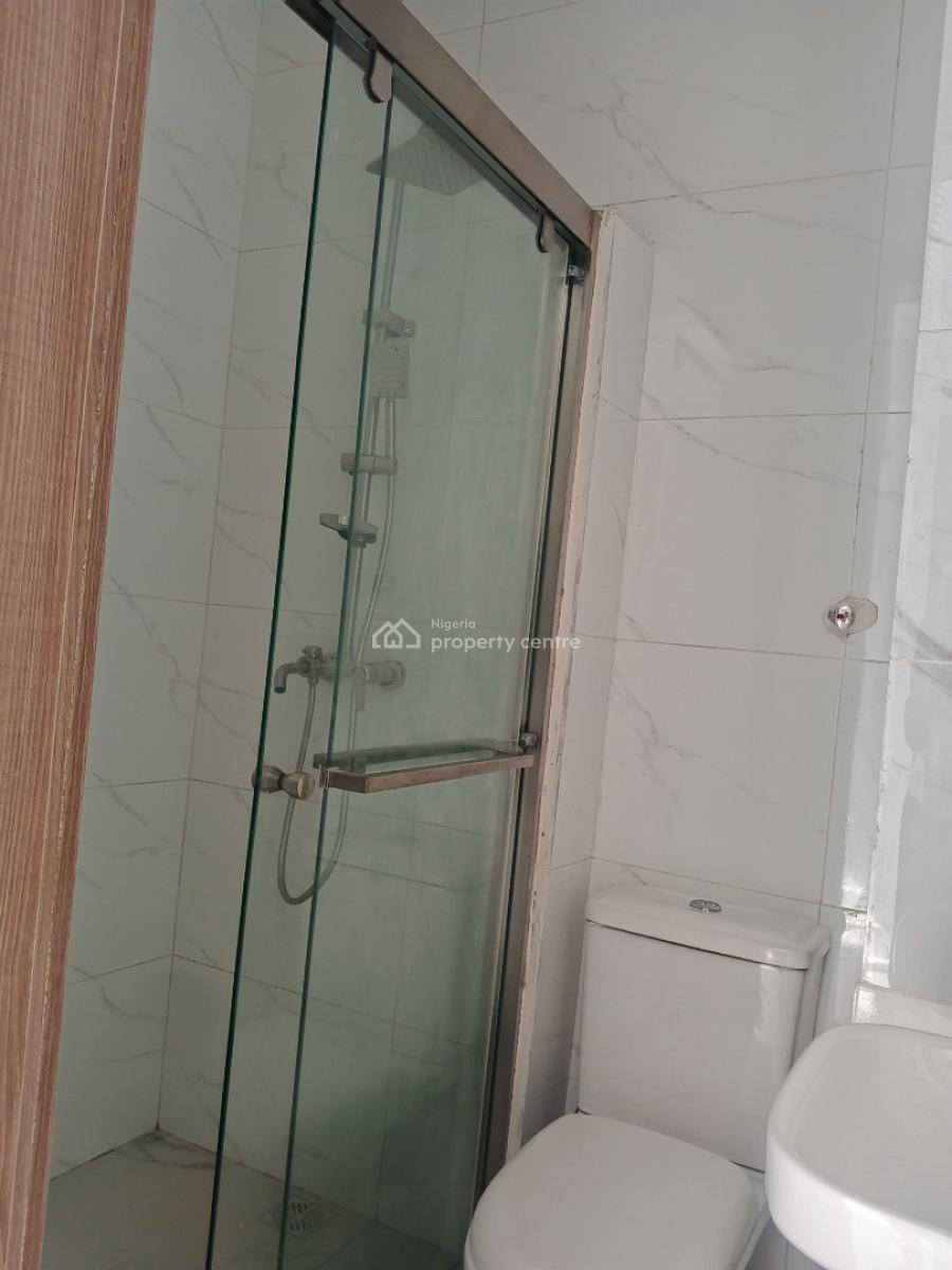 Semi Furnished Three Bedroom Apartment Available, Alagomeji, Yaba, Lagos, Flat / Apartment for Rent