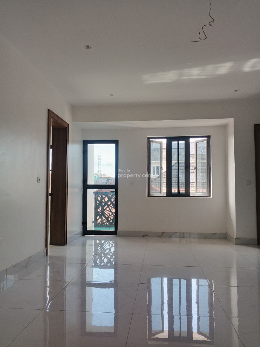 Semi Furnished Three Bedroom Apartment Available, Alagomeji, Yaba, Lagos, Flat / Apartment for Rent