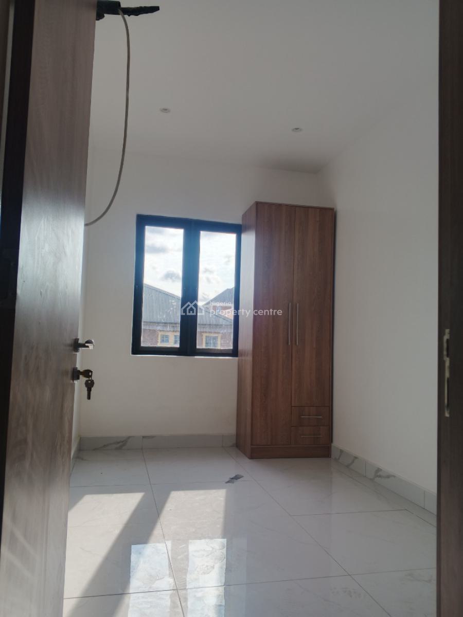 Semi Furnished Three Bedroom Apartment Available, Alagomeji, Yaba, Lagos, Flat / Apartment for Rent