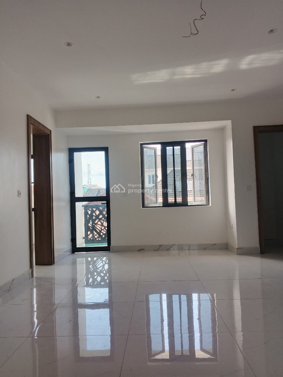 Semi Furnished Three Bedroom Apartment Available, Alagomeji, Yaba, Lagos, Flat / Apartment for Rent