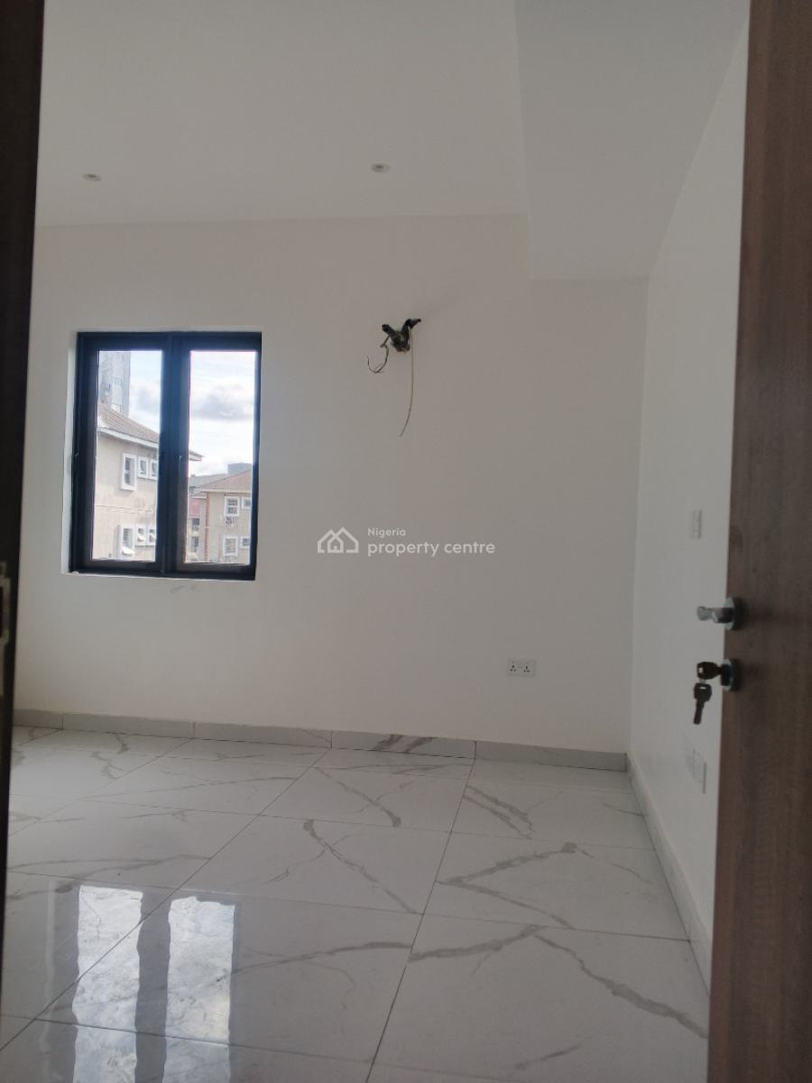 Semi Furnished Three Bedroom Apartment Available, Alagomeji, Yaba, Lagos, Flat / Apartment for Rent