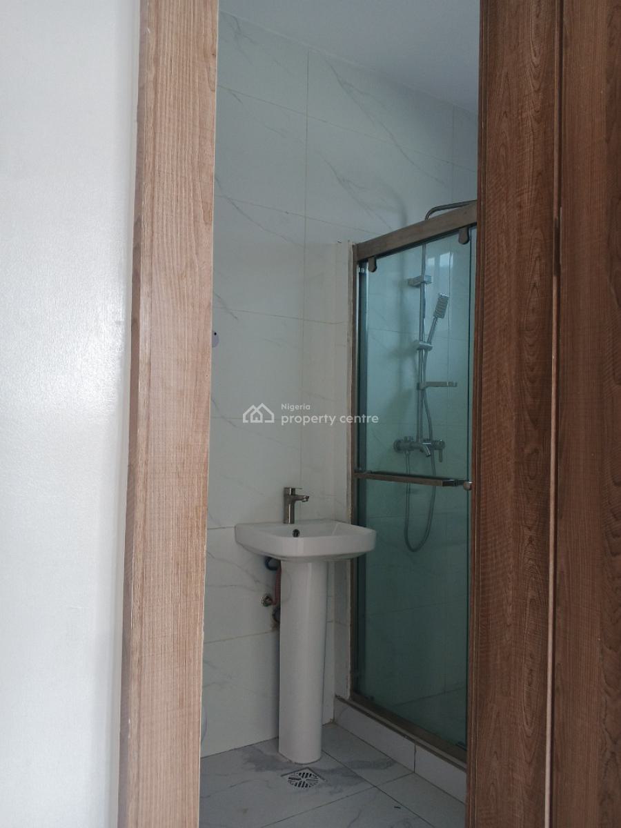 Semi Furnished Three Bedroom Apartment Available, Alagomeji, Yaba, Lagos, Flat / Apartment for Rent