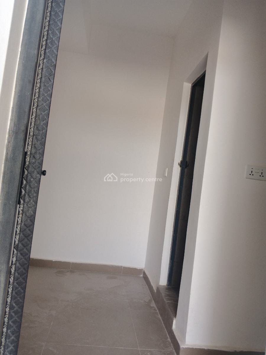 Semi Furnished Three Bedroom Apartment Available, Alagomeji, Yaba, Lagos, Flat / Apartment for Rent
