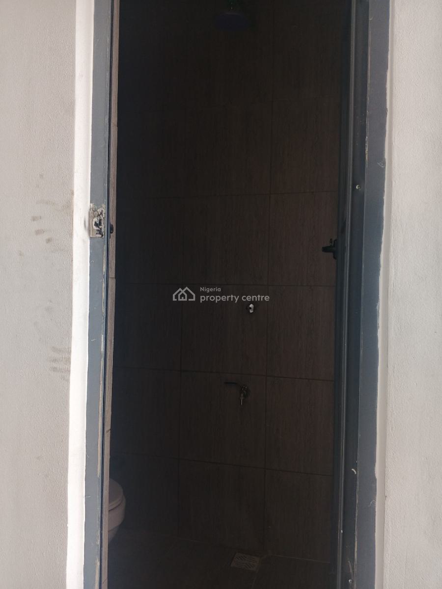 Semi Furnished Three Bedroom Apartment Available, Alagomeji, Yaba, Lagos, Flat / Apartment for Rent