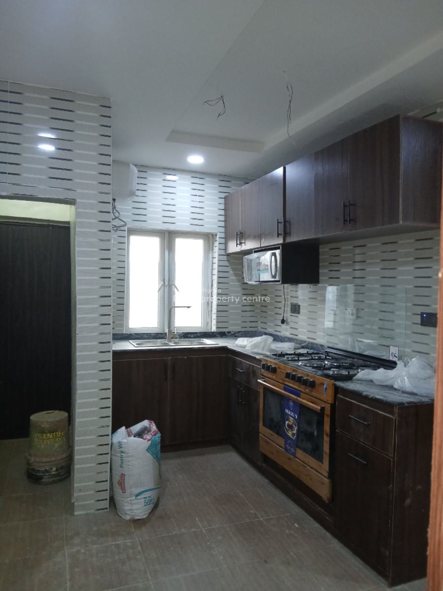 New Luxury Three Bedrooms + Bq, Yaba, Lagos, Flat / Apartment for Rent