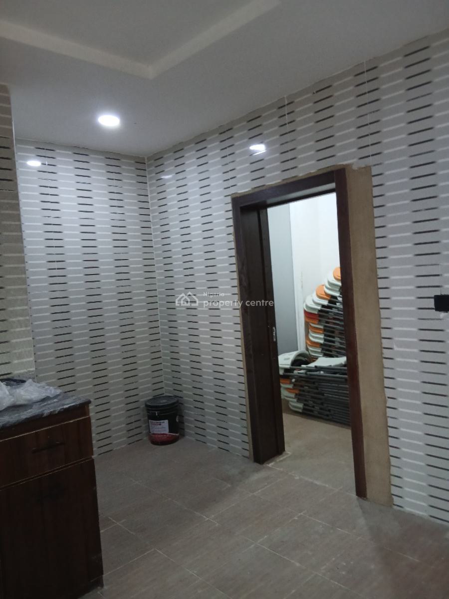 New Luxury Three Bedrooms + Bq, Yaba, Lagos, Flat / Apartment for Rent