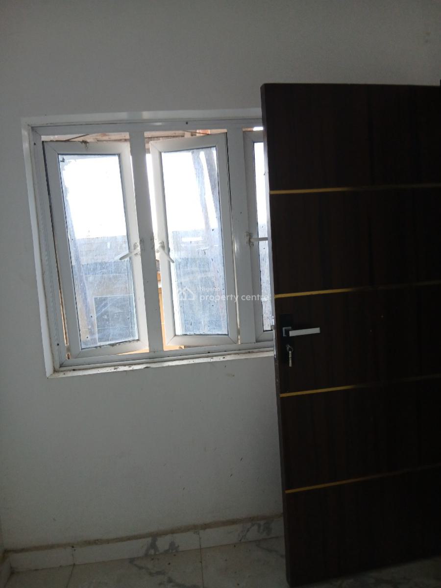 New Luxury Three Bedrooms + Bq, Yaba, Lagos, Flat / Apartment for Rent