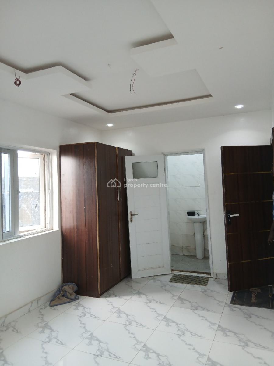 New Luxury Three Bedrooms + Bq, Yaba, Lagos, Flat / Apartment for Rent