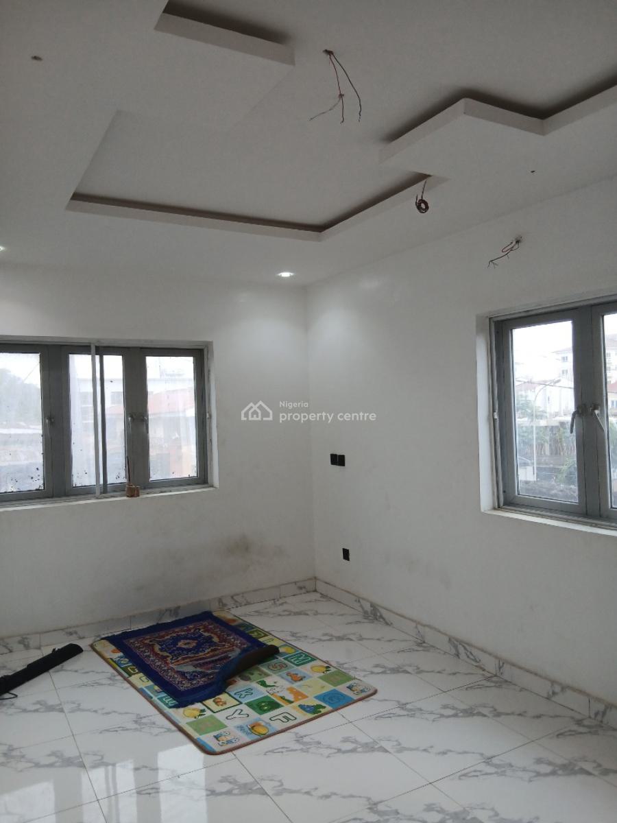 New Luxury Three Bedrooms + Bq, Yaba, Lagos, Flat / Apartment for Rent