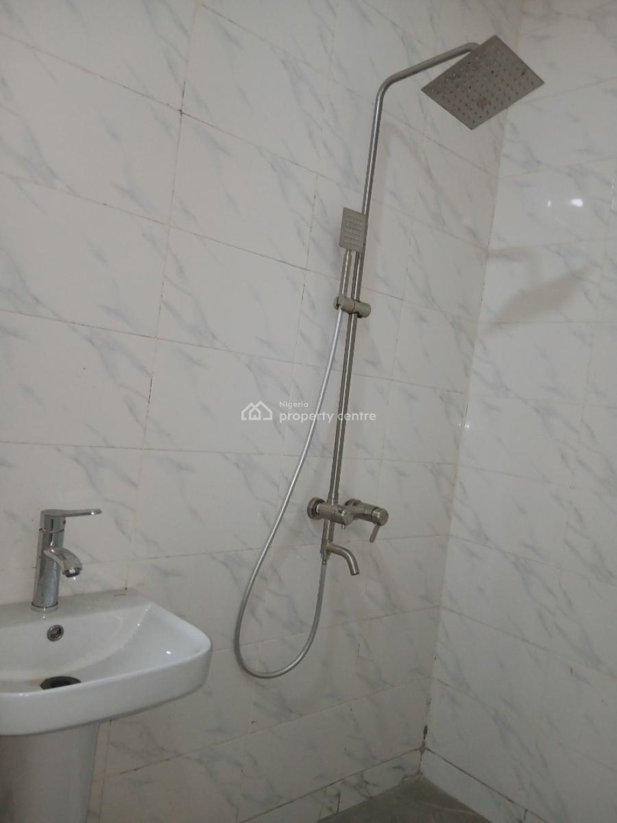 New Luxury Three Bedrooms + Bq, Yaba, Lagos, Flat / Apartment for Rent