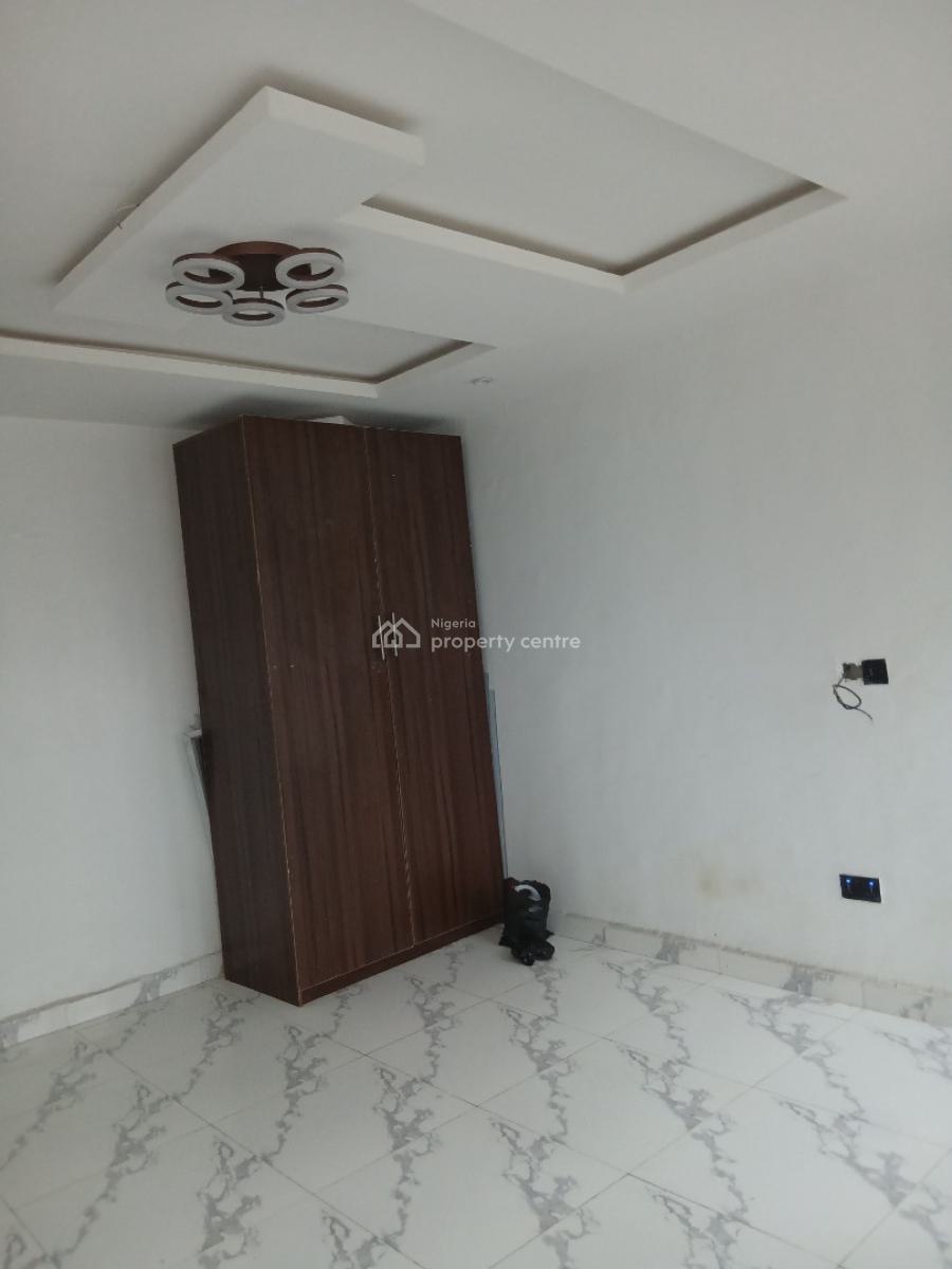 New Luxury Three Bedrooms + Bq, Yaba, Lagos, Flat / Apartment for Rent