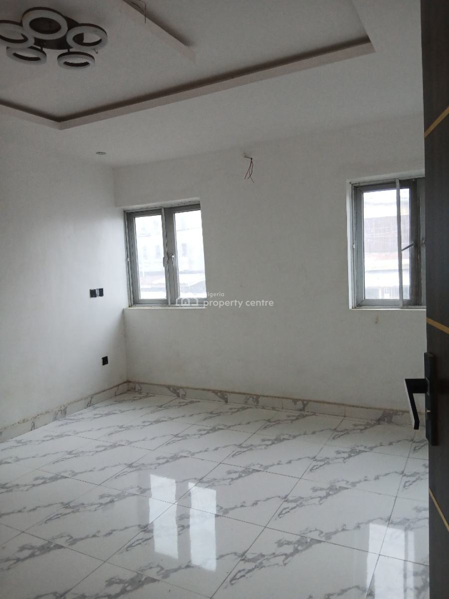 New Luxury Three Bedrooms + Bq, Yaba, Lagos, Flat / Apartment for Rent
