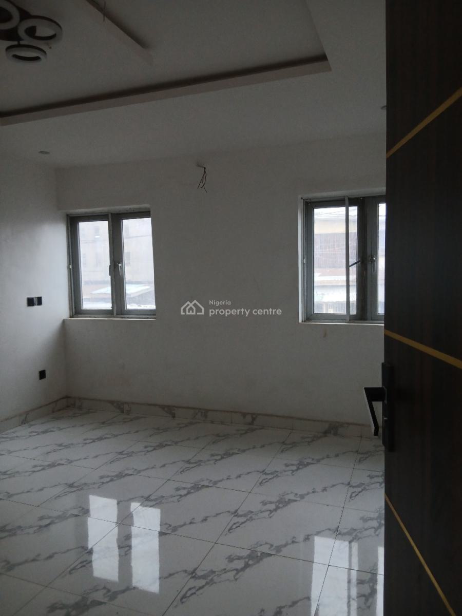 New Luxury Three Bedrooms + Bq, Yaba, Lagos, Flat / Apartment for Rent