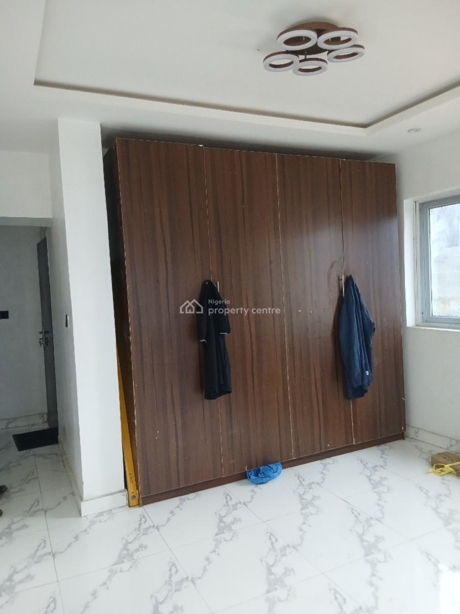 New Luxury Three Bedrooms + Bq, Yaba, Lagos, Flat / Apartment for Rent