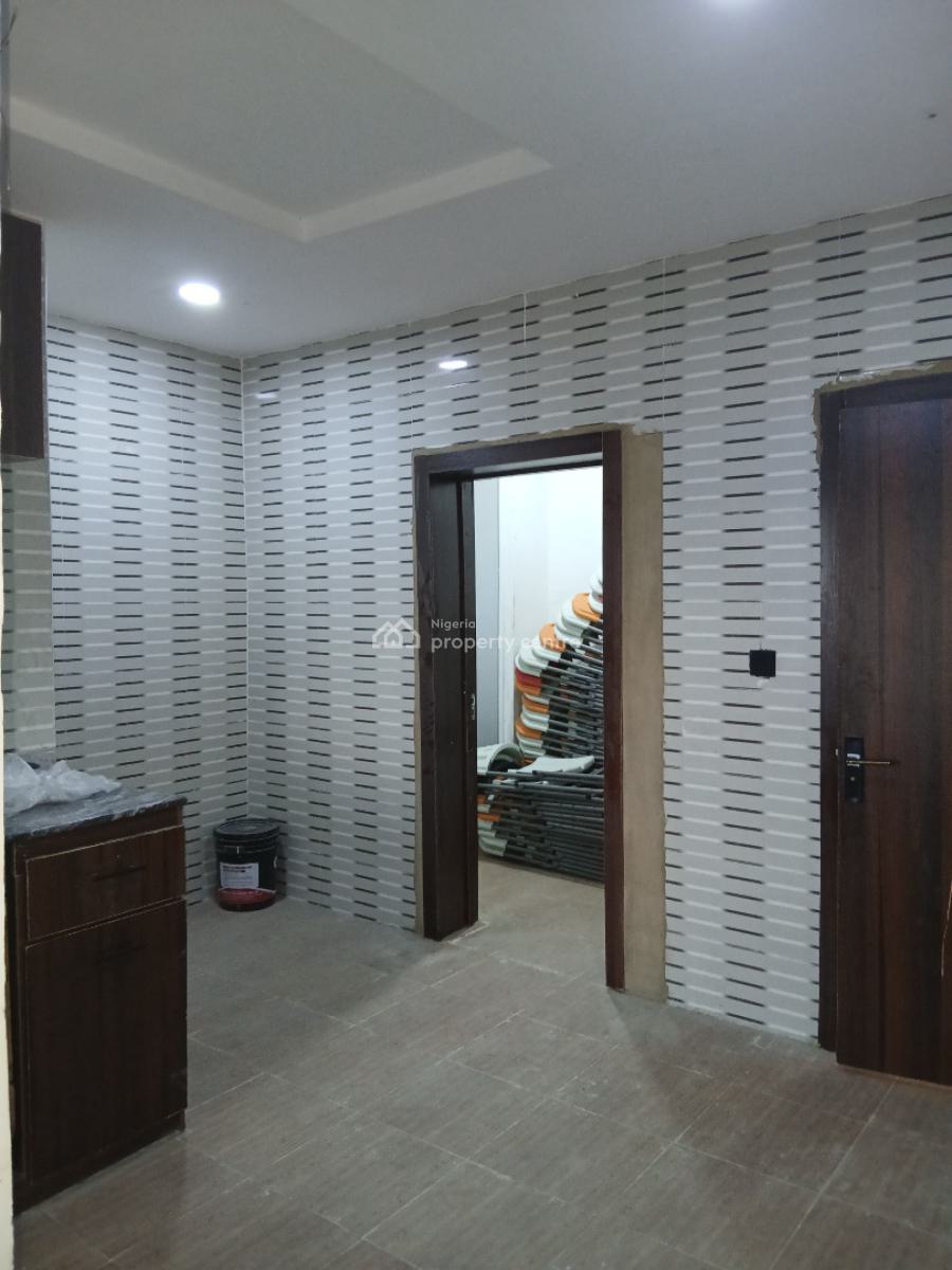 New Luxury Three Bedrooms + Bq, Yaba, Lagos, Flat / Apartment for Rent