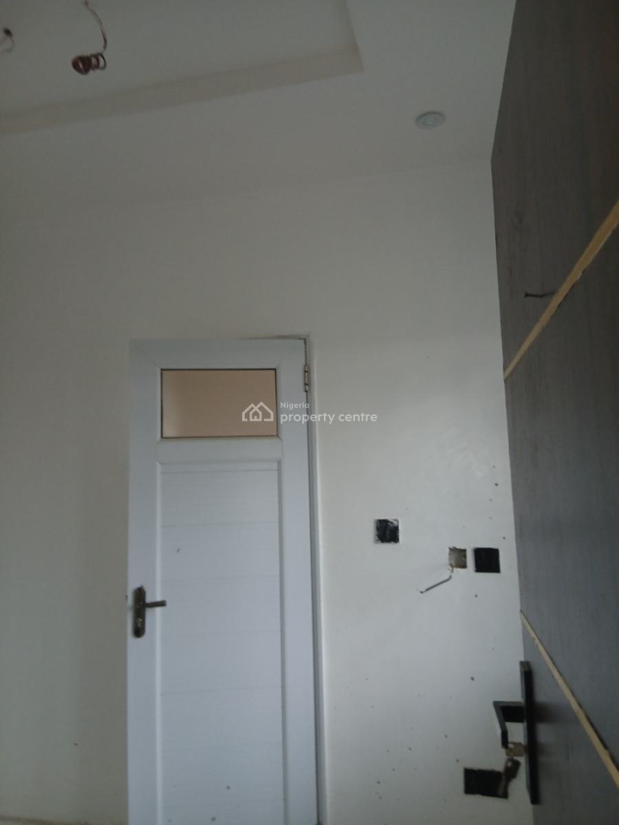 New Luxury Three Bedrooms + Bq, Yaba, Lagos, Flat / Apartment for Rent