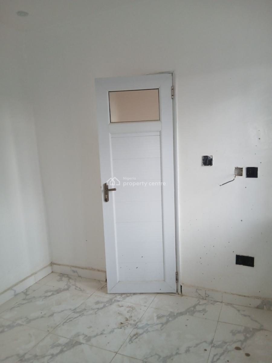 New Luxury Three Bedrooms + Bq, Yaba, Lagos, Flat / Apartment for Rent