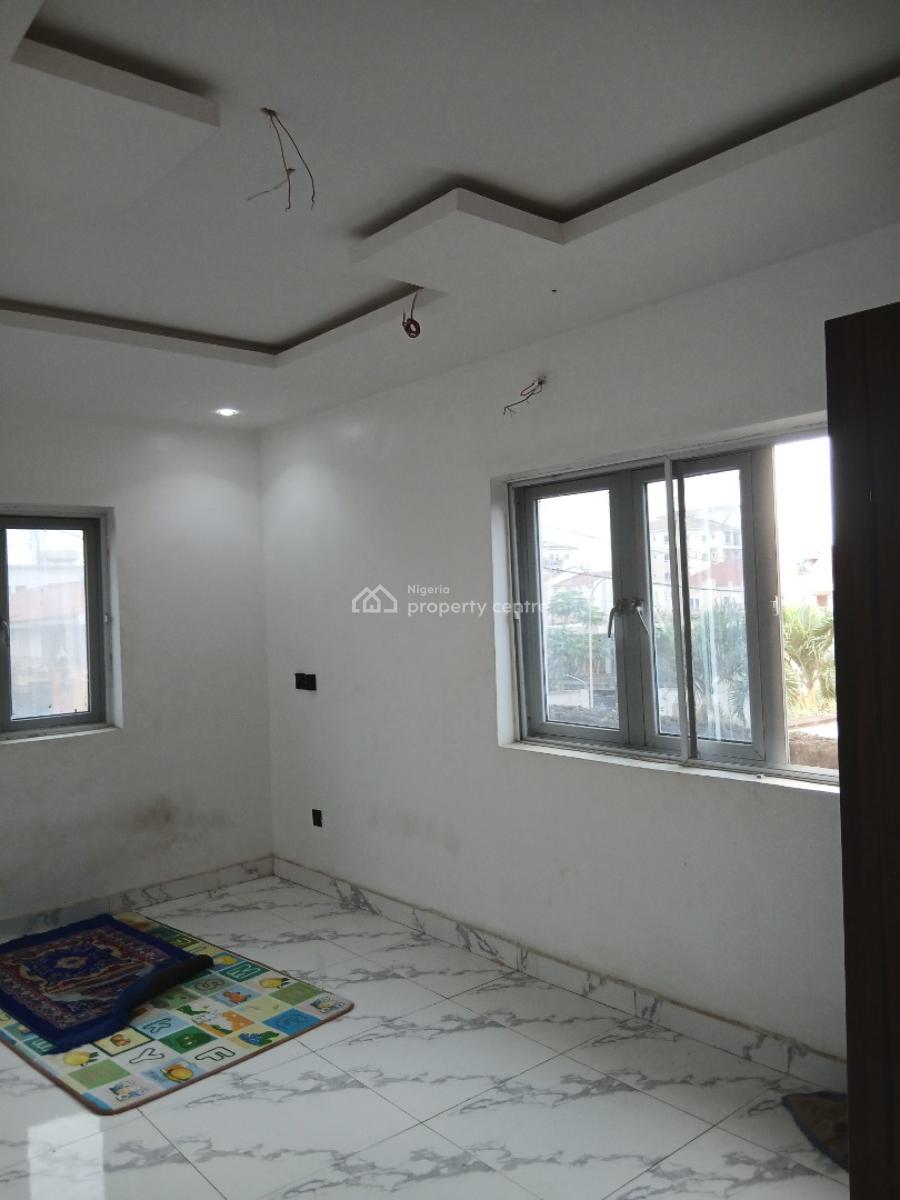 New Luxury Three Bedrooms + Bq, Yaba, Lagos, Flat / Apartment for Rent