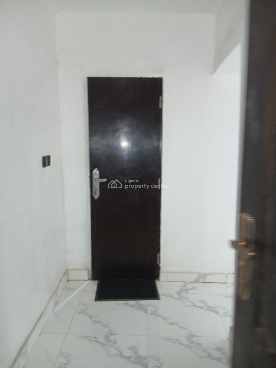 New Luxury Three Bedrooms + Bq, Yaba, Lagos, Flat / Apartment for Rent