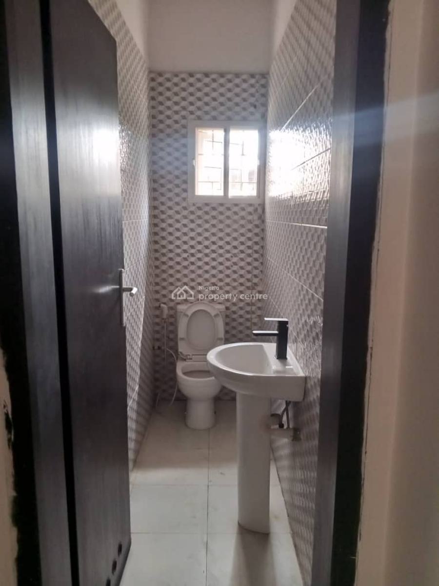 Exclusive 3 Bedroom Apartment, Gra, Ogudu, Lagos, Flat / Apartment for Rent