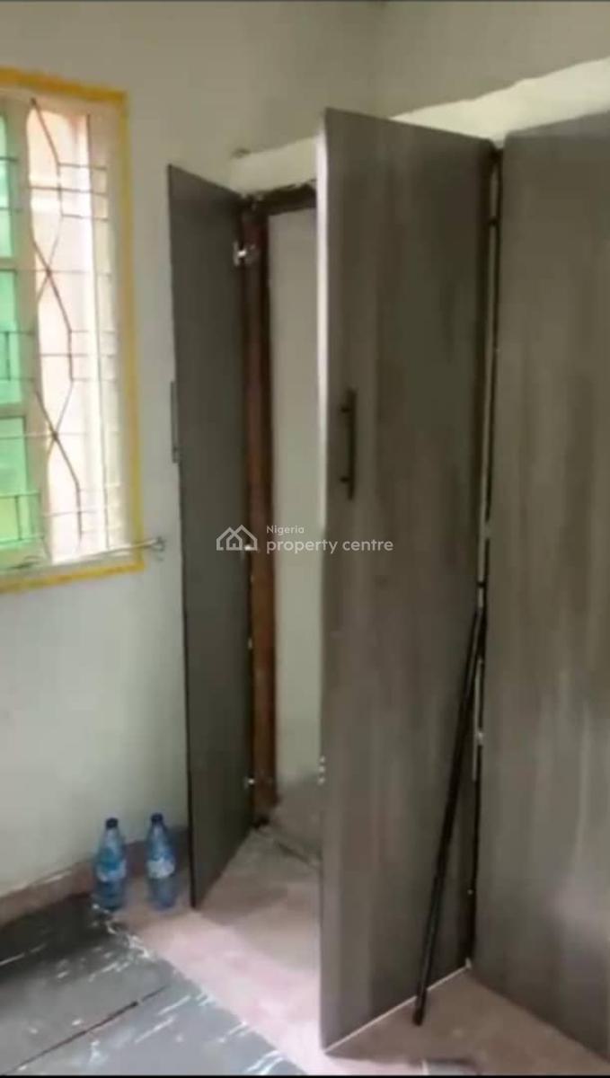 Lovely 3 Bedroom Flat, Off Babs Animashun Road, Surulere, Lagos, Flat / Apartment for Rent