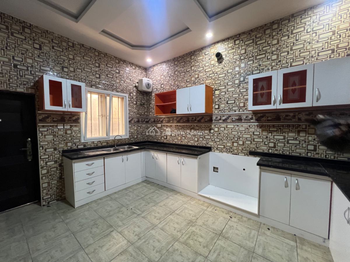 3 Bedroom Maisonette, Lekki Phase 1 Right, Lekki Phase 1, Lekki, Lagos, Flat / Apartment for Rent