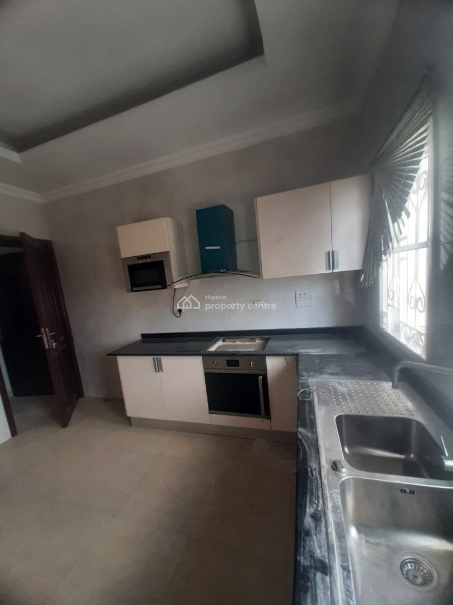 Brand New and Serviced with 24/7 Power Supply 3 Bedroom En-suite Flat, Lekki Phase 1, Lekki, Lagos, Flat / Apartment for Rent