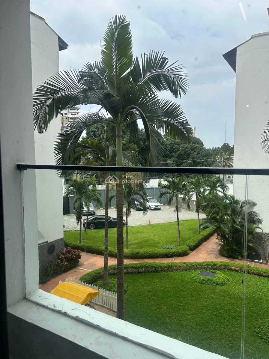Papaya Spacious - 2 Bedrooms Apartment with Snooker Board  and Swimmin, Ikoyi, Lagos, Flat / Apartment Short Let