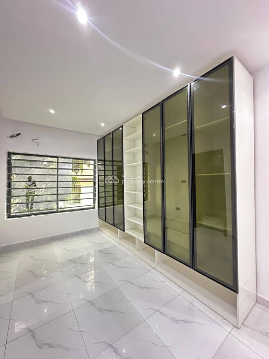 Spacious 3-bedroom Apartment, Lekki Phase 1, Lekki, Lagos, Flat / Apartment for Sale