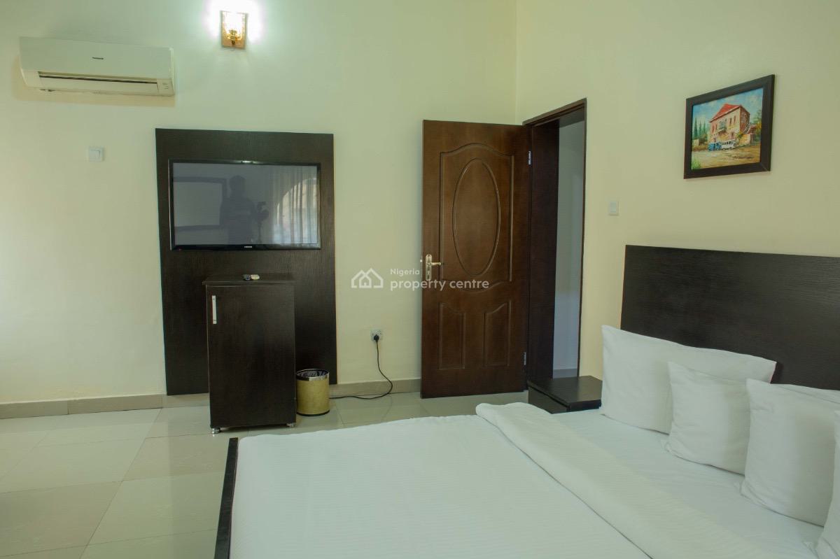 Spacious and Well Finished 1bedroom Apartment, Wuse 2, Abuja, Flat / Apartment Short Let