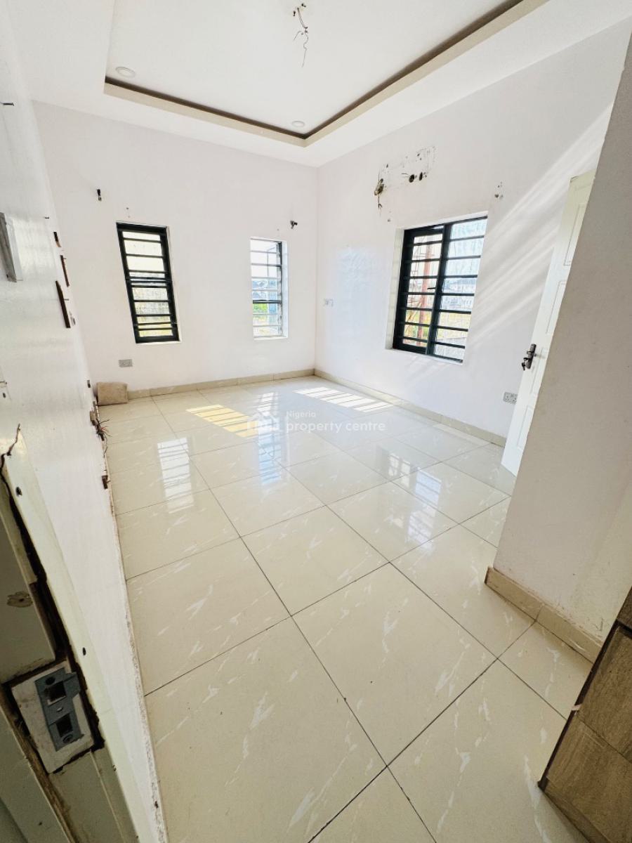 Spacious Master Bedroom (shared Apartment), Orchid Road, Lekki, Lagos, Self Contain (single Rooms) for Rent