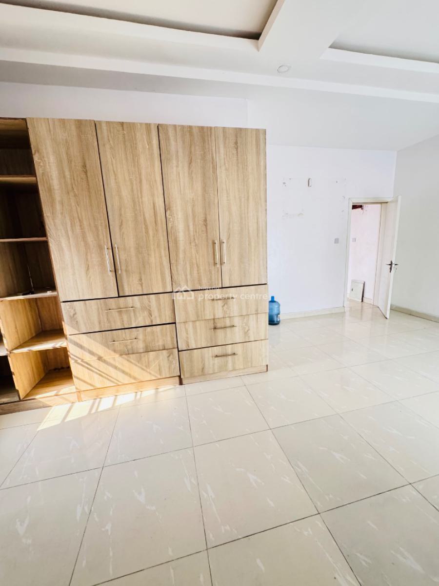 Spacious Master Bedroom (shared Apartment), Orchid Road, Lekki, Lagos, Self Contain (single Rooms) for Rent