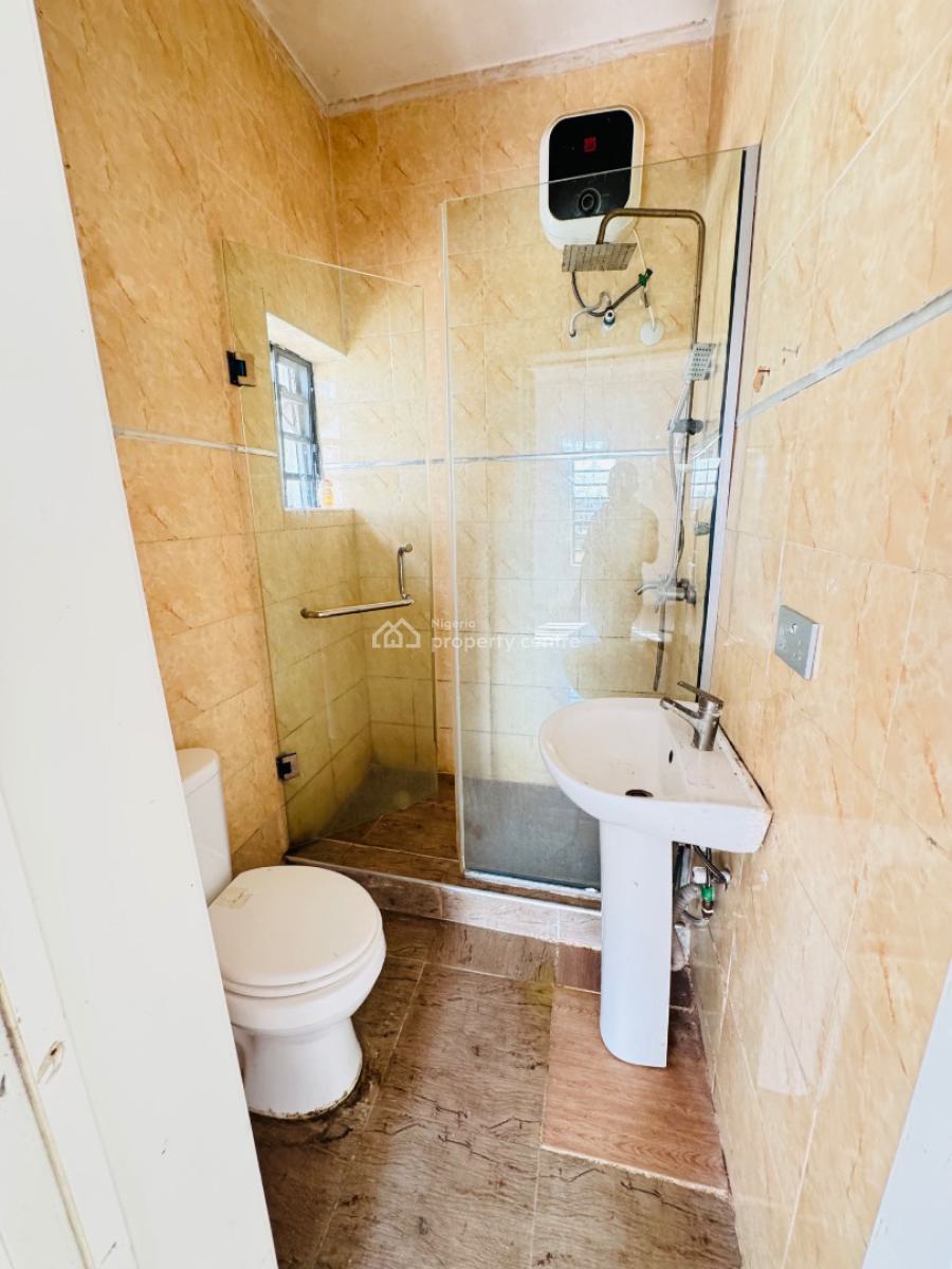 Spacious Master Bedroom (shared Apartment), Orchid Road, Lekki, Lagos, Self Contain (single Rooms) for Rent